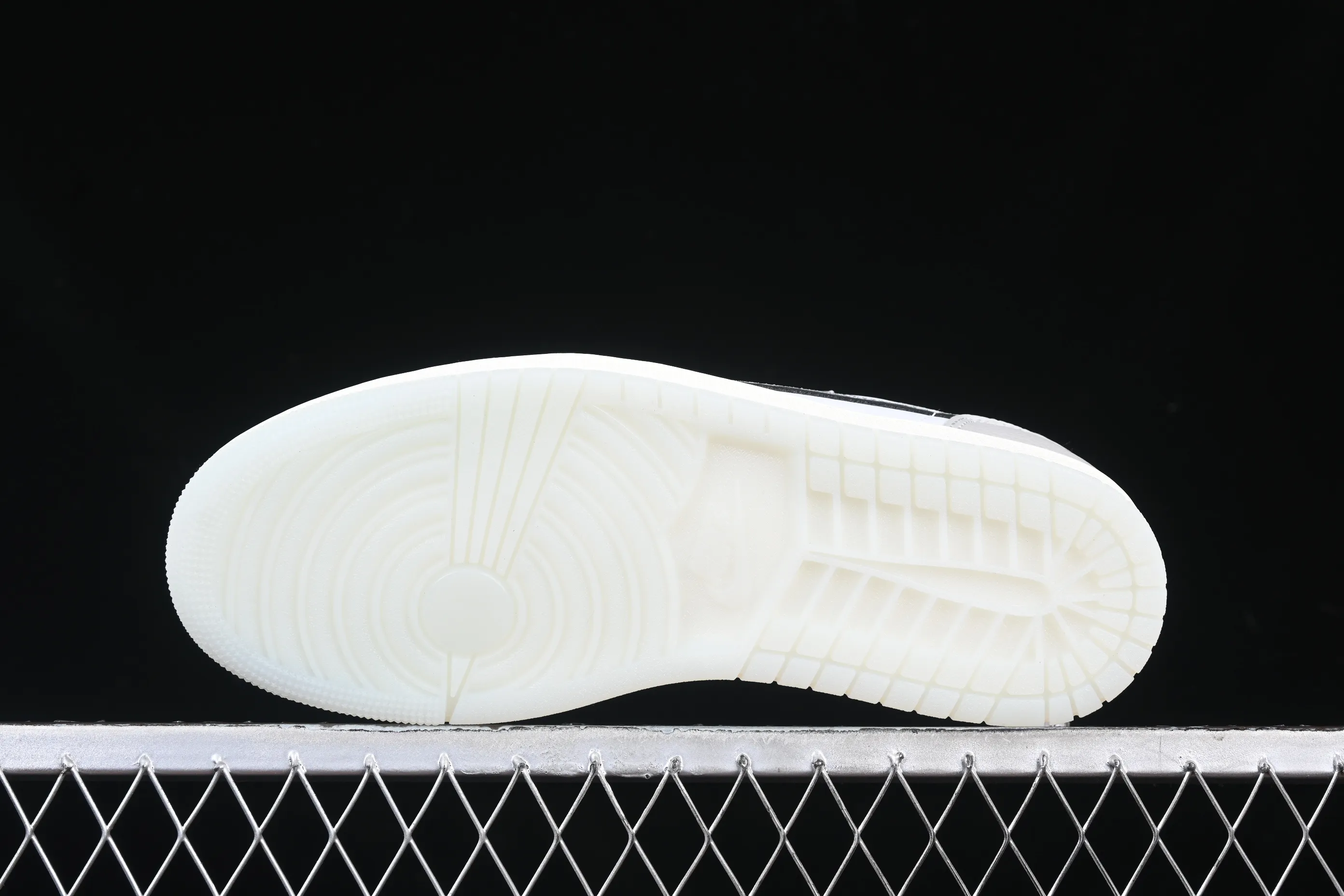All Categories Air Jordan Jordan Series Basketball Shoes Air Jordan 1 Low Air Jordan 1 Low OG "CNY" AJ1 Joe 1 Year of the Snake Limited Silver Snake Low-top Retro Basketball Shoes HF3144-100